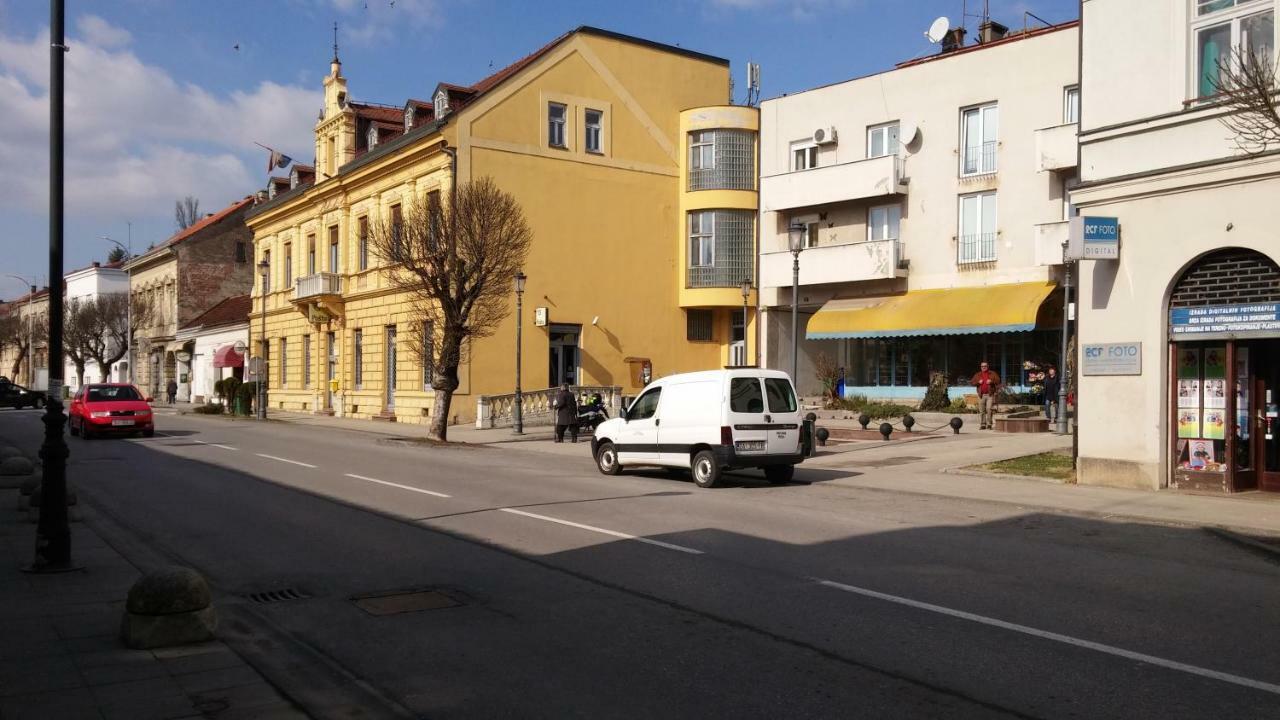 Apartman Lux Lägenhet Daruvar Exteriör bild